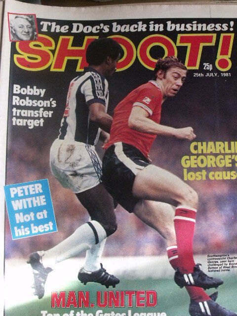 Shoot Magazine Soccer 25/07/1981 - Poster John Robertson - Charlie George genius