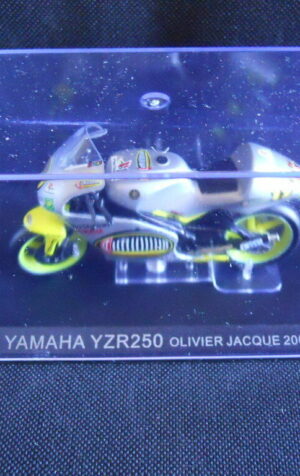 Die Cast Model Moto 1:24 YAMAHA YZR 250 Olivier Jacque 2000 [N3-99 ]